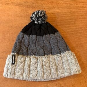 Patagonia Beanie Glacier Stripe Drifter Grey Black Gray Knit Pom-Pom Hat Unisex